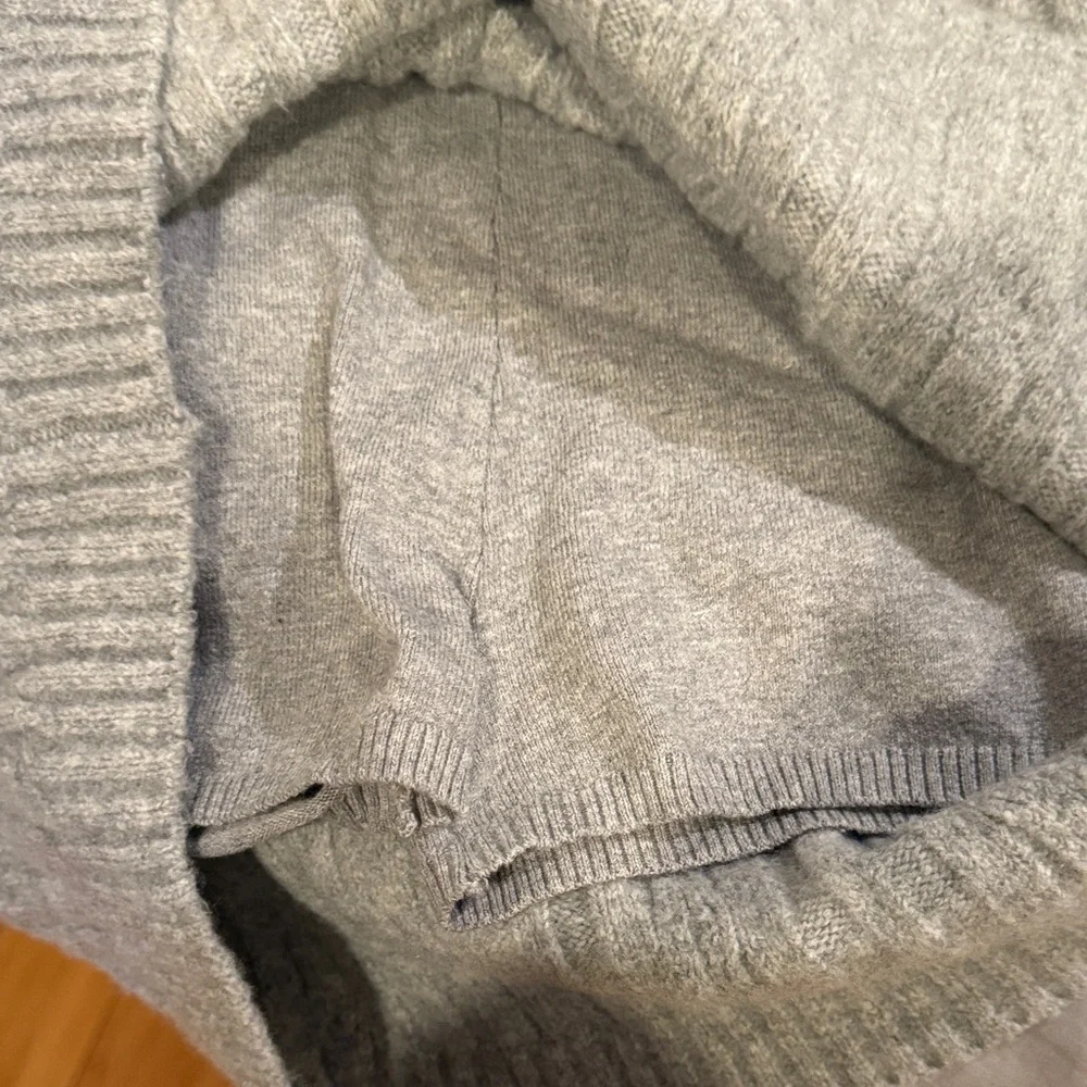 ALO Yoga Light Gray Cable Knit Mini Skirt